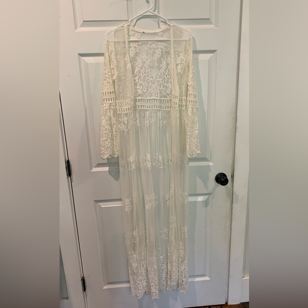 Sheer-lace cover up/robe